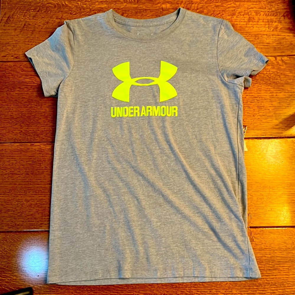 Under Armour T-shirt (Medium)
